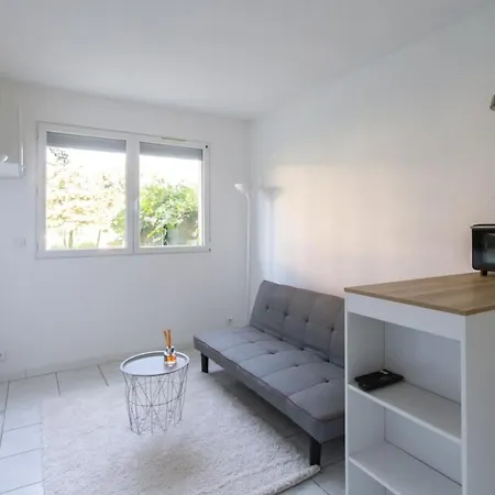Furnished Studio With Air-conditioning And Resident Wifi Quiet Privileged 주앙레핑